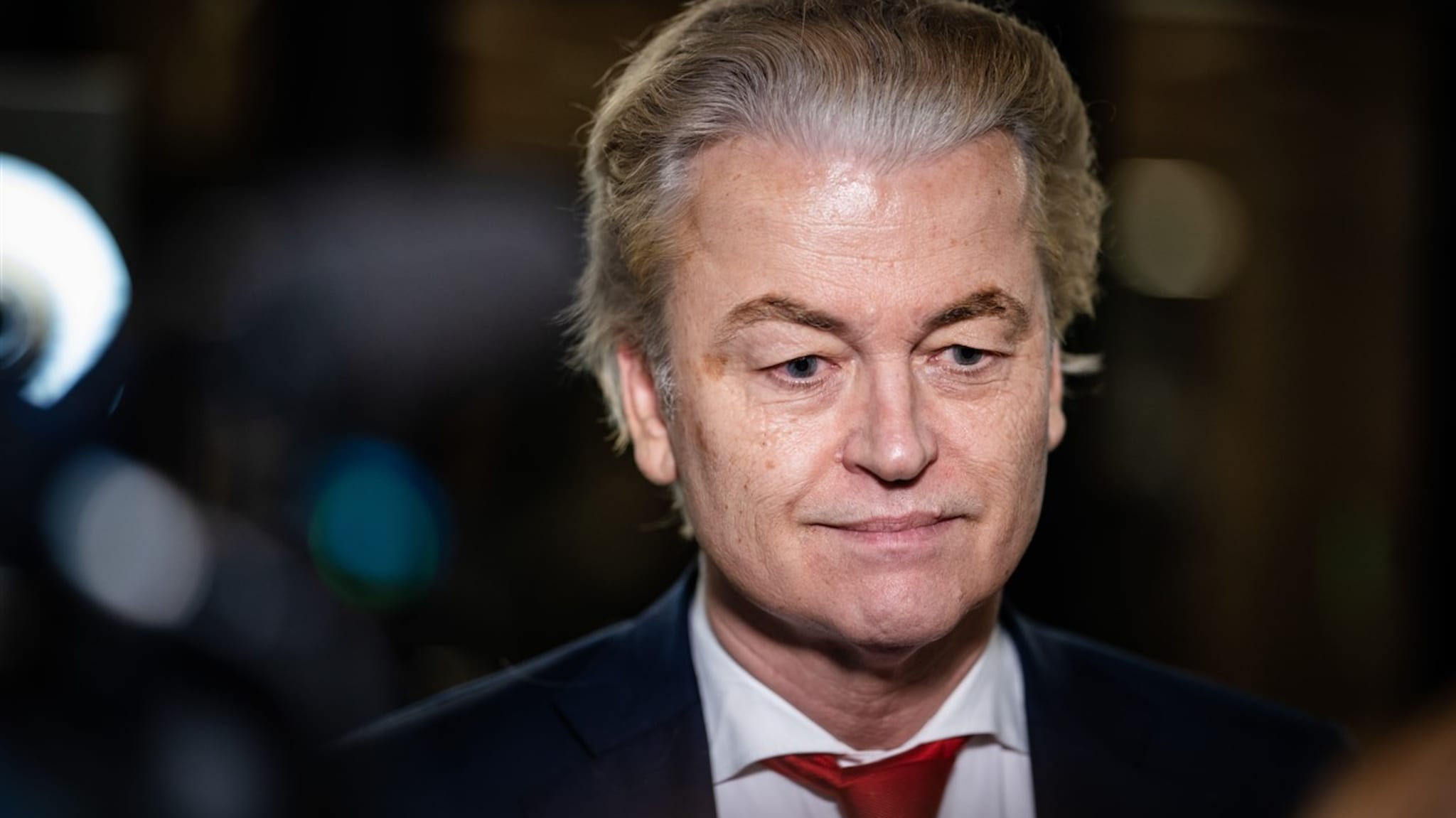 Wilders bevestigt onder het mes gaan voor ooglidcorrectie: ’Op medische